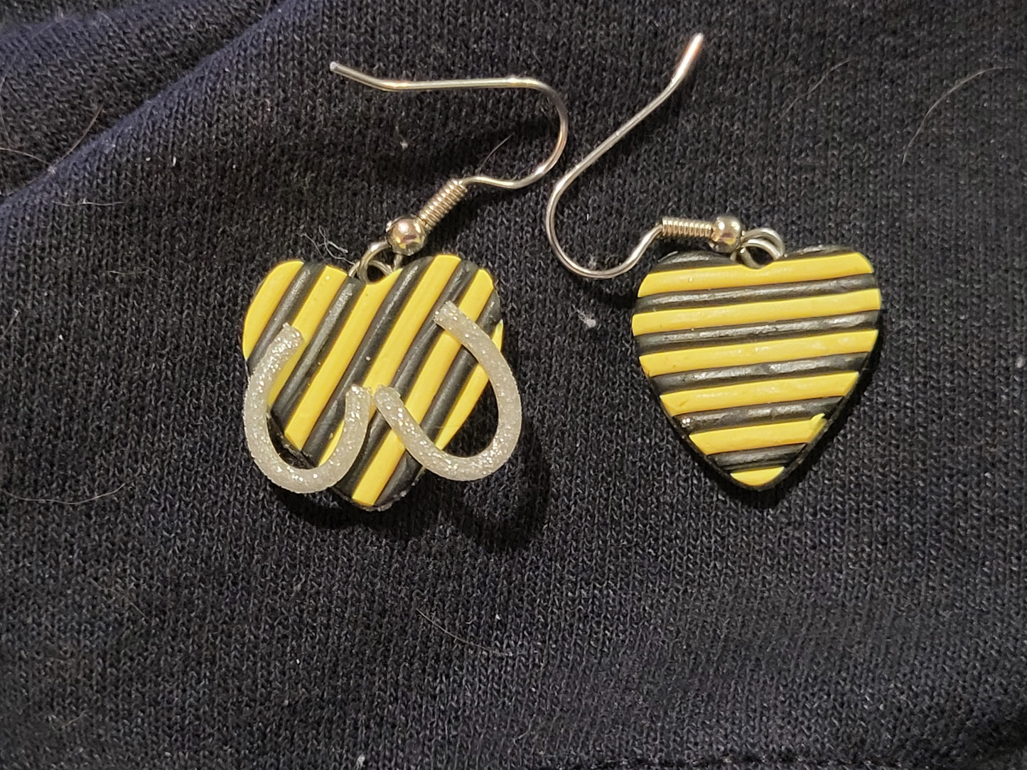 Heart-shaped bee earrings