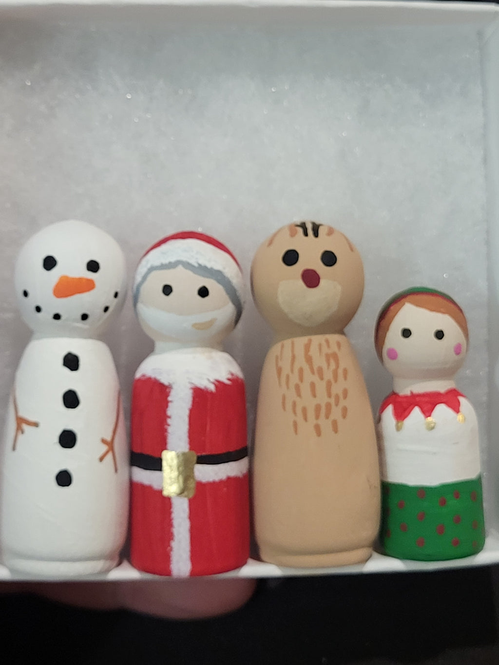 Wooden figurines, personalized family or characters