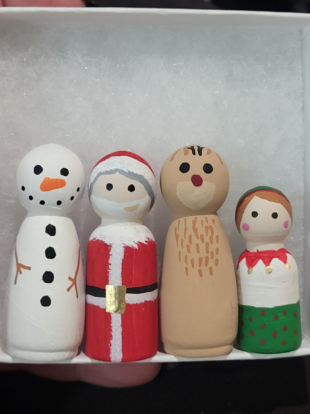 Wooden figurines, personalized family or characters