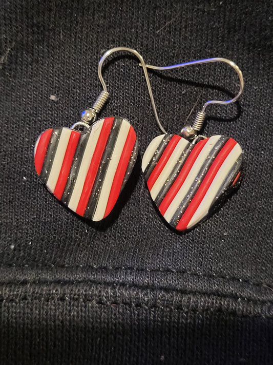 Heart-shaped dangling earrings