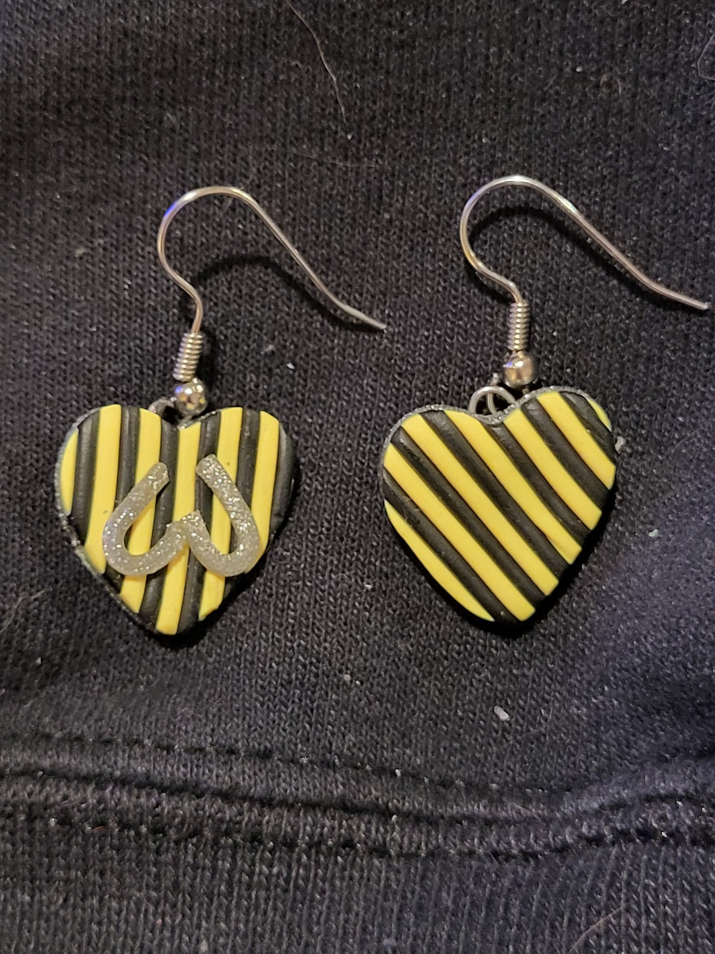 Heart-shaped bee earrings