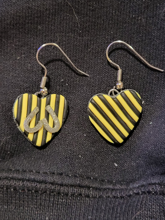 Heart-shaped bee earrings
