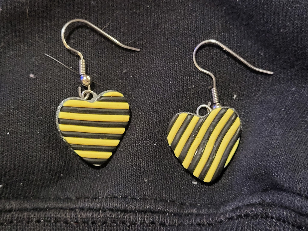 Heart-shaped bee earrings