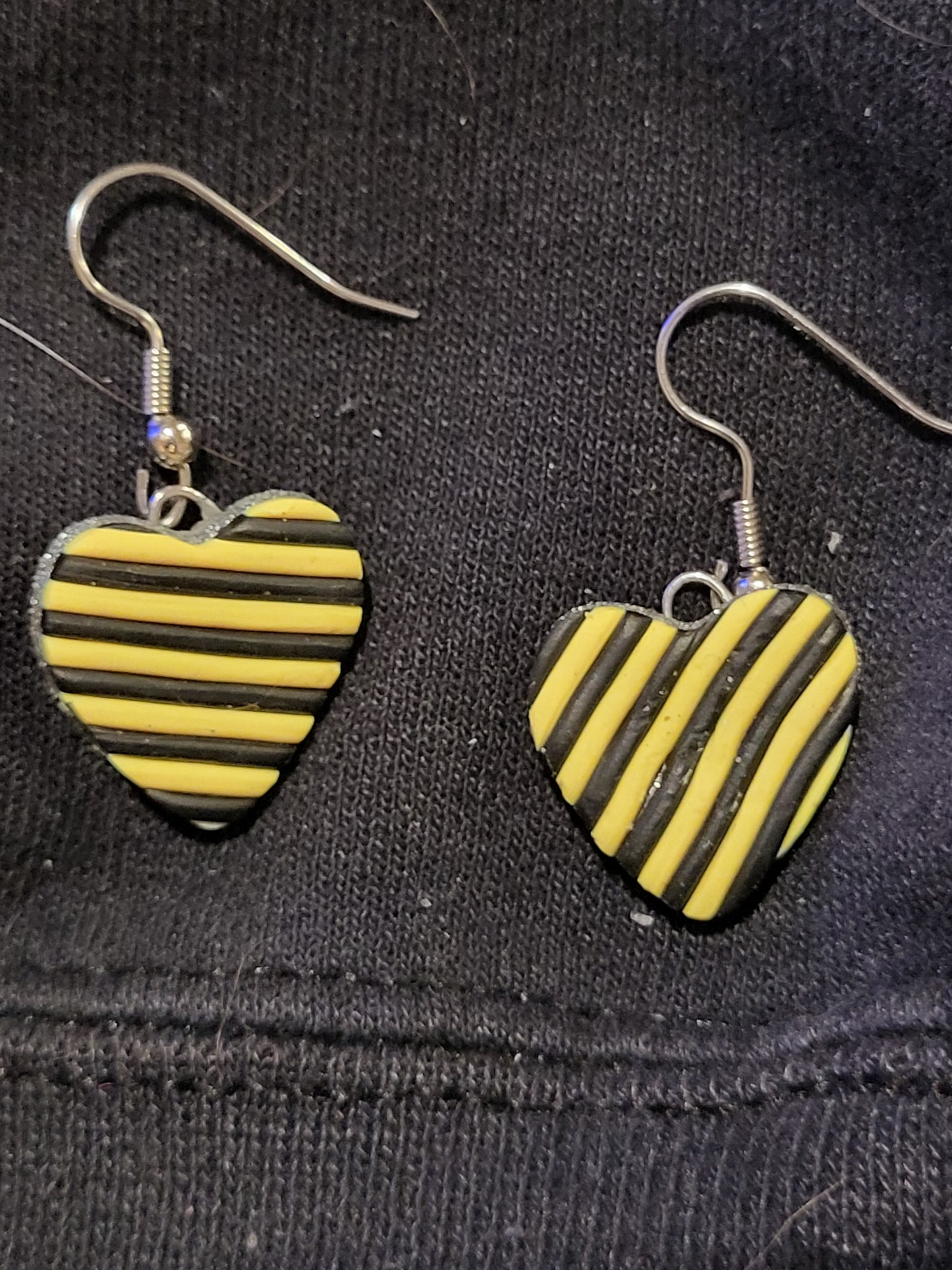 Heart-shaped bee earrings