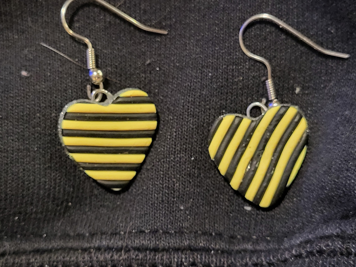 Heart-shaped bee earrings