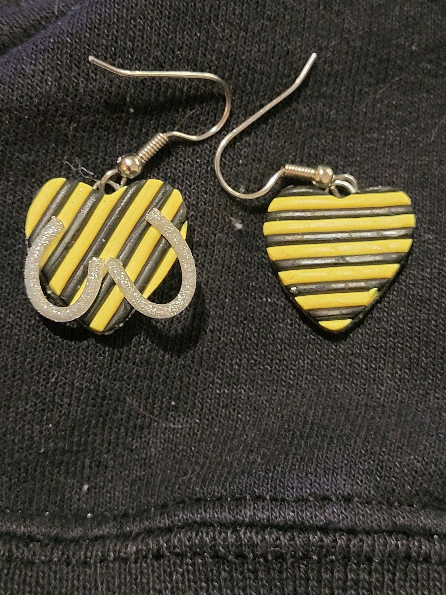 Heart-shaped bee earrings
