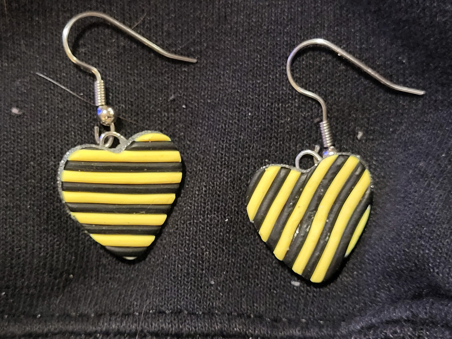 Heart-shaped bee earrings