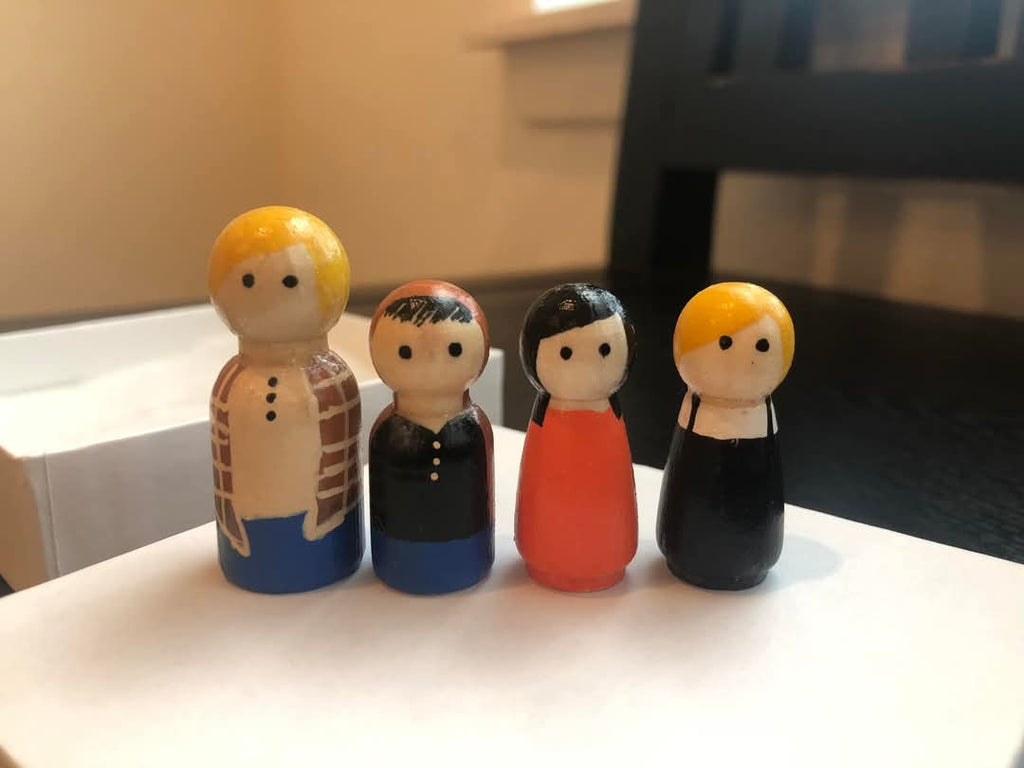 Wooden figurines, personalized family or characters