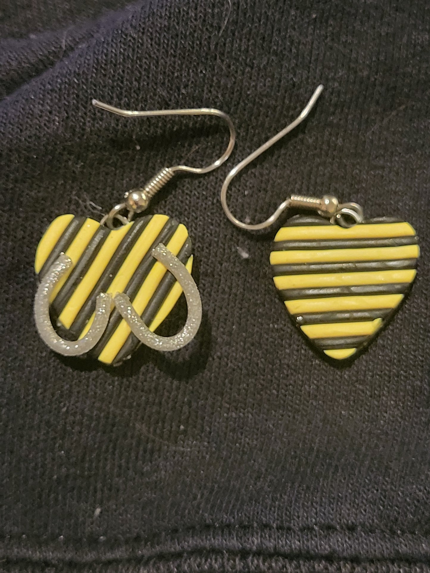Heart-shaped bee earrings