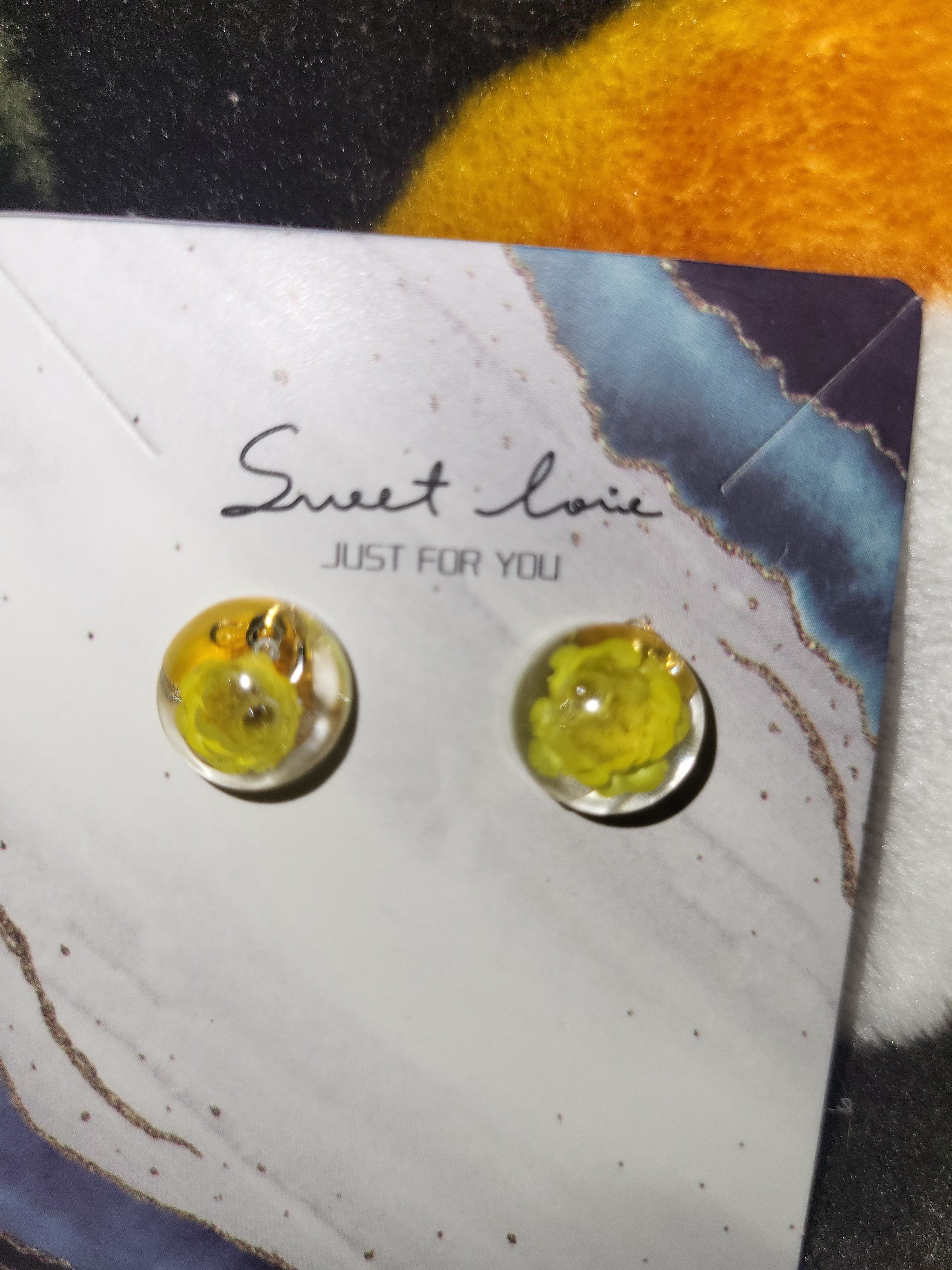 Dried flowers in resin earrings