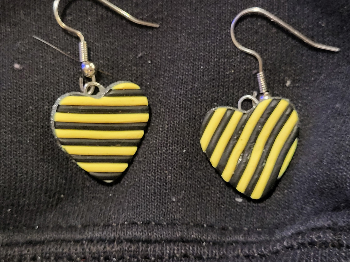 Heart-shaped bee earrings