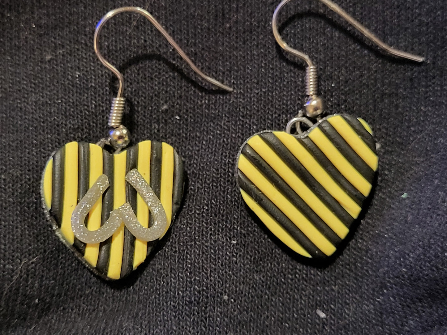 Heart-shaped bee earrings