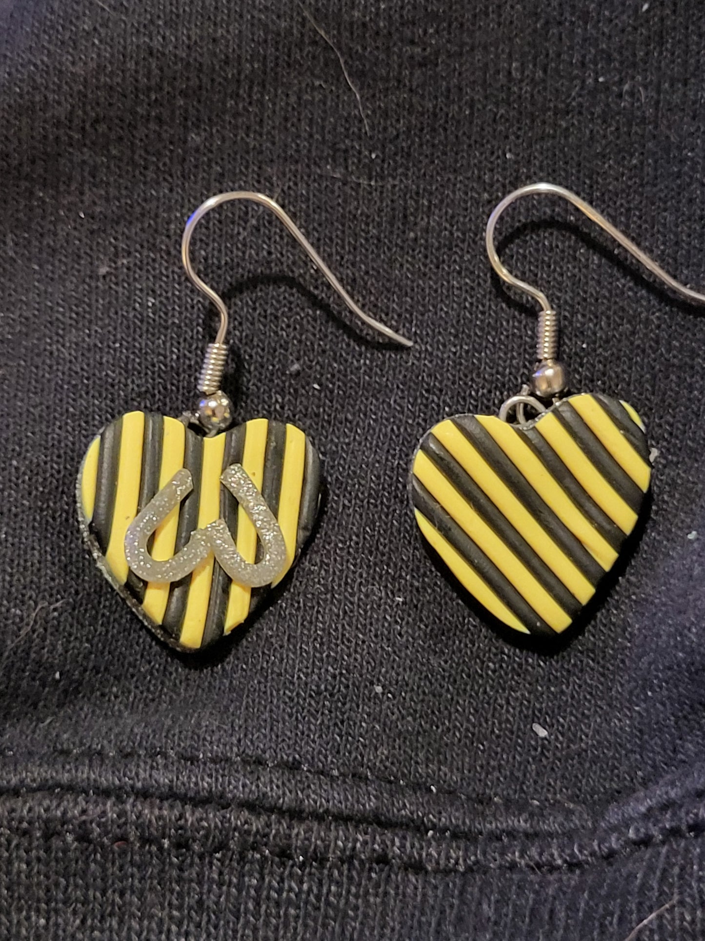 Heart-shaped bee earrings